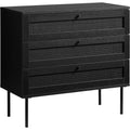 Das Sideboard vereint Metallgriffe mit Holzoptik
