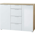 Beschichtete Flaechen und verstellbare Ablagen an dem Sideboard