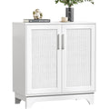 Sideboard verbindet verstellbare Ablagen und Flechtoptik