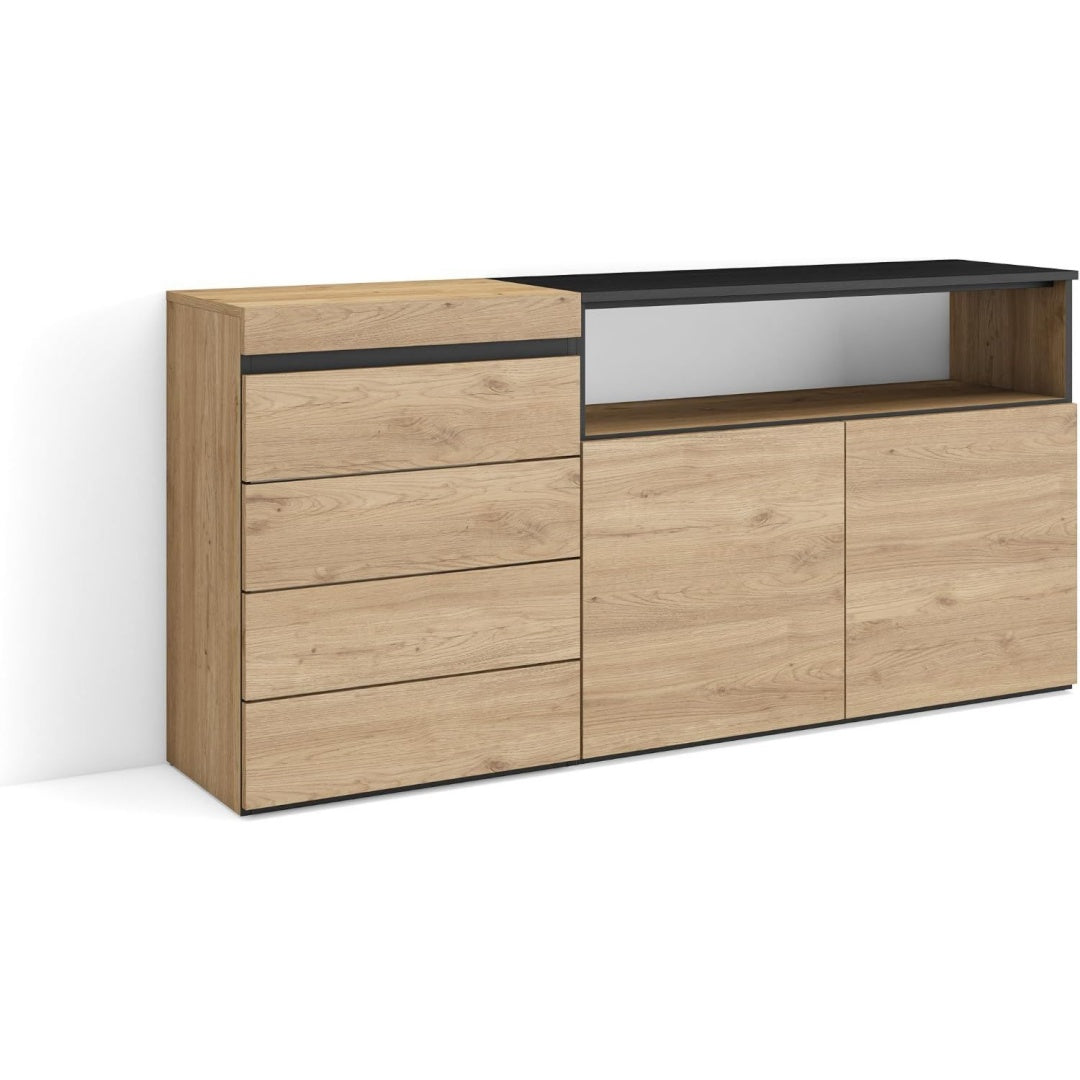 Geschlossener Stauraum trifft bei dem Sideboard auf Holzoptik