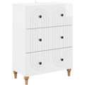 Glaenzende Oberflaechen praegen die Gestaltung von dem Sideboard