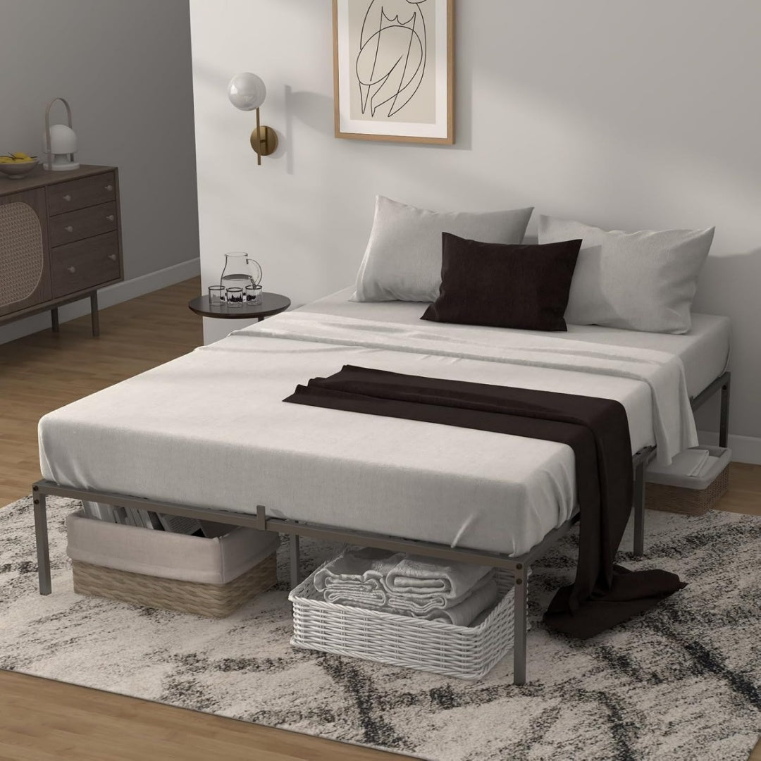 Das Bettgestell misst 203 x 153 x 38 cm in Schwarz
