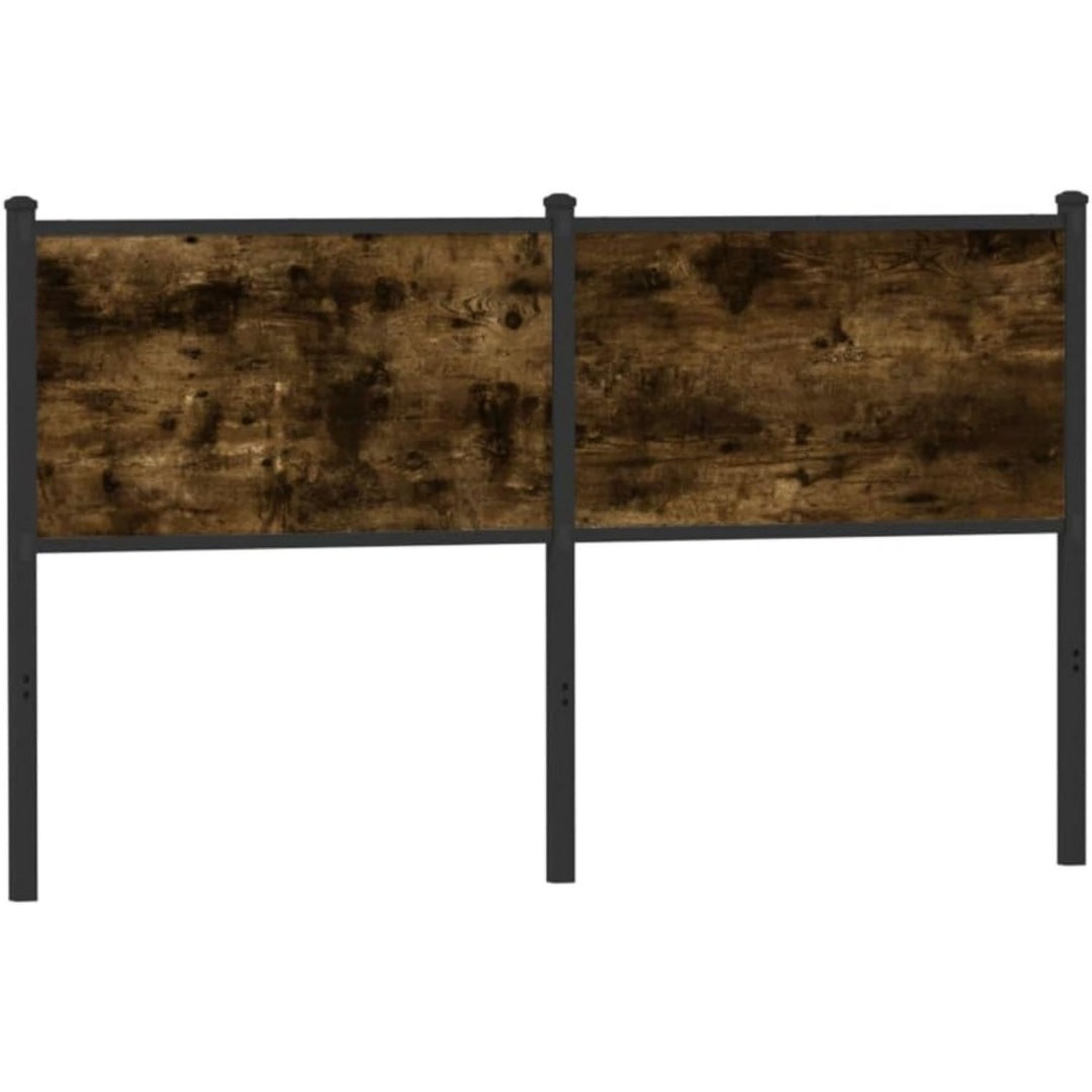 Ein Metallgestell an dem Kopfteil mit 140 cm