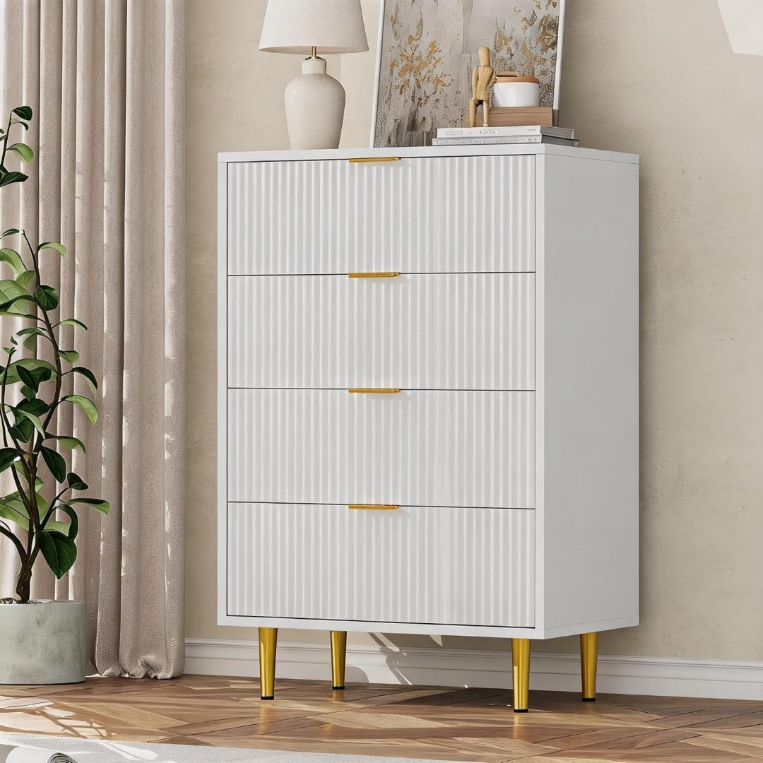 Sideboard aus Holzwerkstoff und Metall mit goldfarbenen Griffen