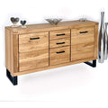 Das Sideboard mit dem Akzent auf strukturierte Fronten