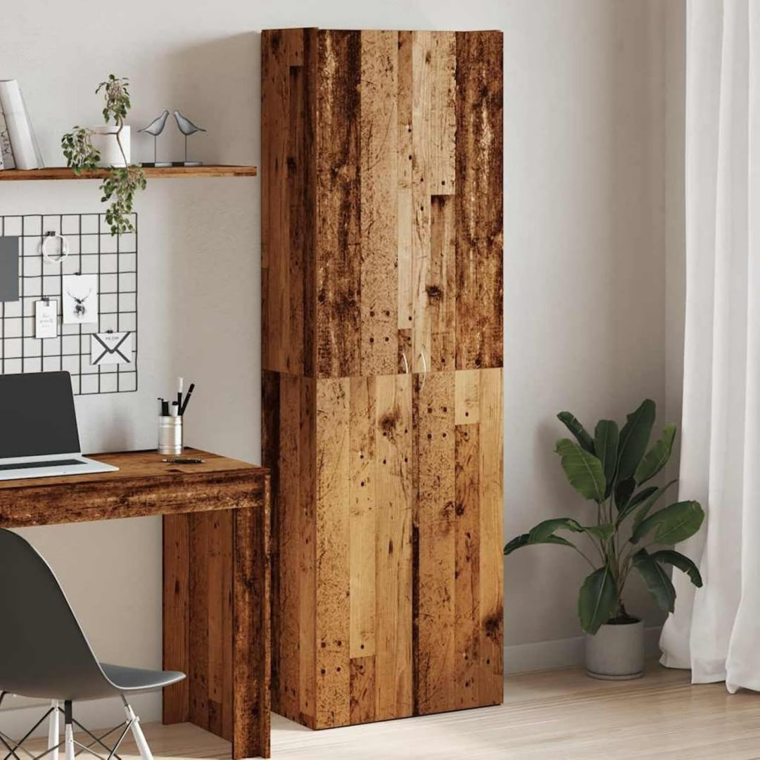 Der Hochschrank zeigt Holzoptik in Naturbraun