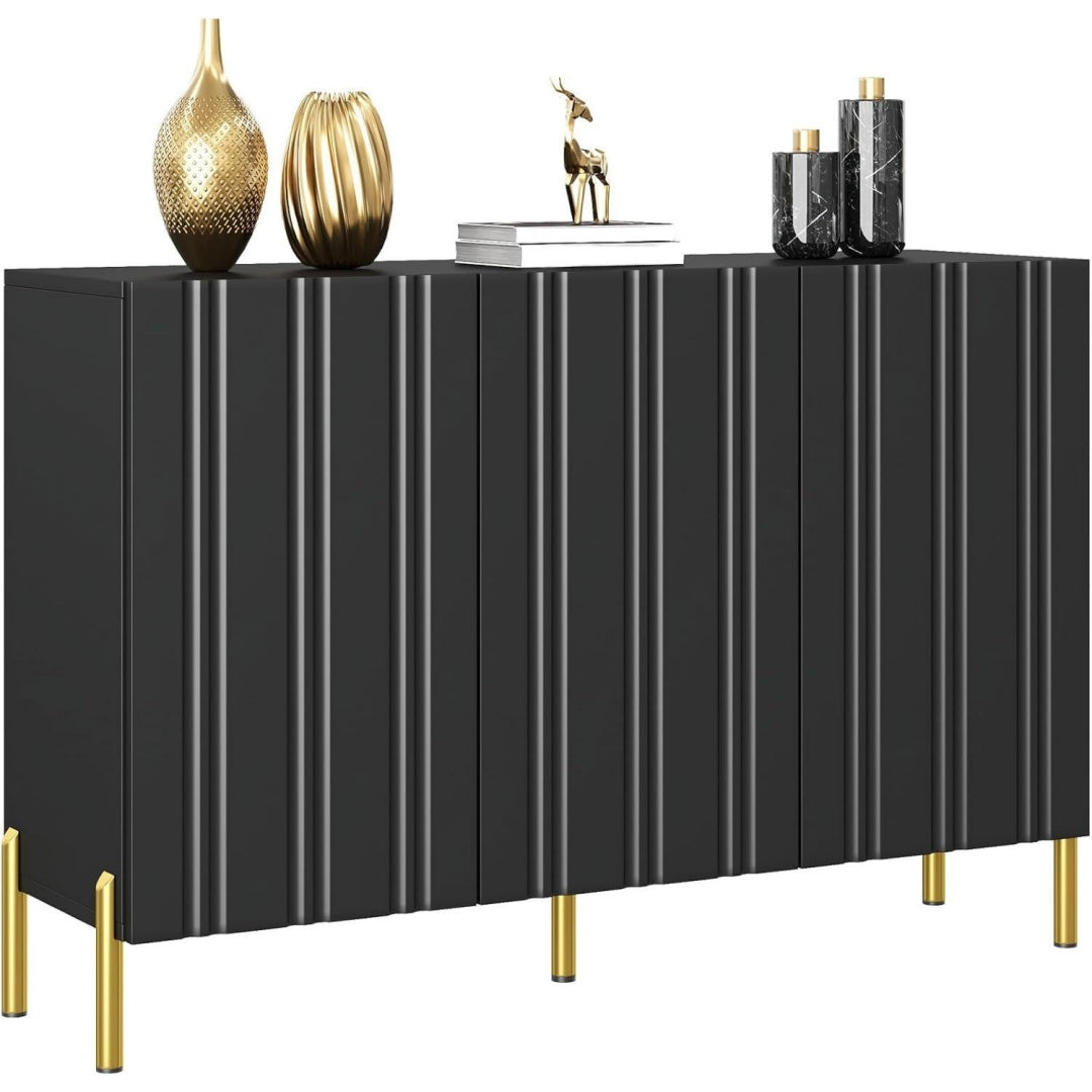 Sideboard aus Metall zeigt verstellbare Ablagen