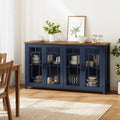 Holzoptik und Glastueren an dem Sideboard
