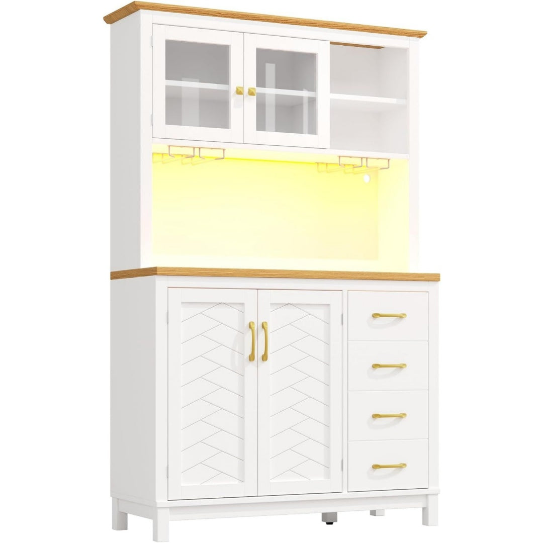 4 Tueren und eine Wandmontage an dem Sideboard
